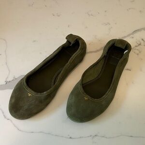 TORY BURCH THERESE SUEDE MILITARY GREEN OLIVE BALLET FLATS SIZE 7.5